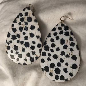 Nickel & Suede Leather Earrings black/white/gold!